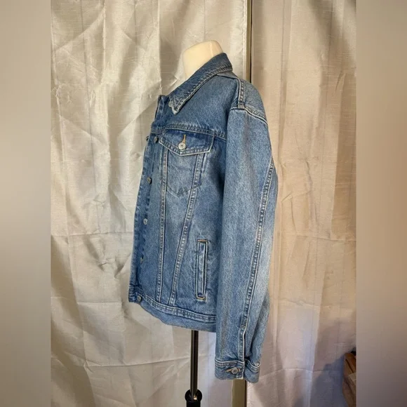 Old Navy Blue Jean Jacket with Colorful Embroidery - Picture 4 of 9